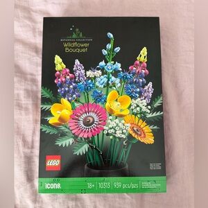 Unopened LEGO Icons Wildflower Bouquet Artificial Flowers